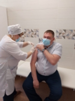 Вакцинация от коронавируса: Председатель районного Совета депутатов Ильнур Ударцев поставил прививку